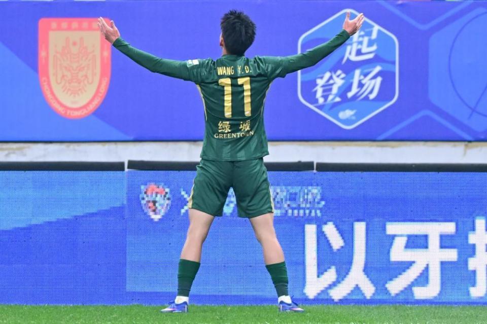 MK体育官方入口-王钰栋暴怒！终场哨后怒骂队友，赛季3次情绪失控，曾怒怼球迷